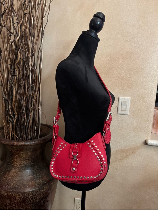 silence + noise Handbags - Silence + Noise Devon Shoulder/Crossbody
Bag
#urbanoutfitters